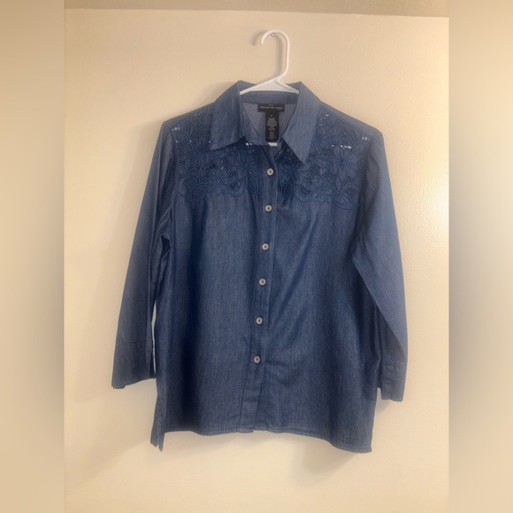 Alfred Dunner Tops - Alfred Dunner Blue Denim Shirt Size 8